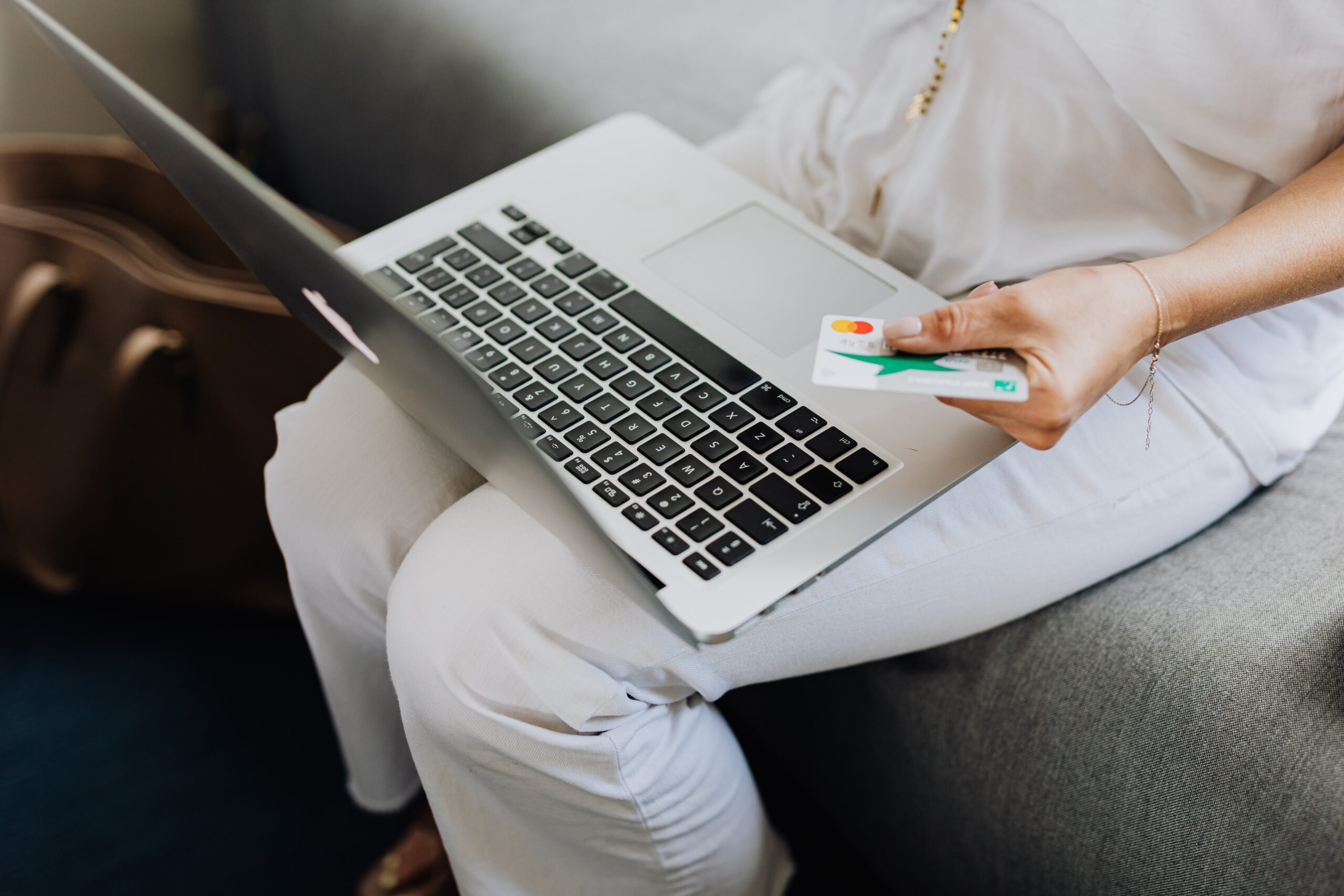 Você está visualizando atualmente Compre online, mas proteja-se onde estiver
