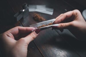 Leia mais sobre o artigo Liberação da Posse de Maconha e Convivência em Condomínios